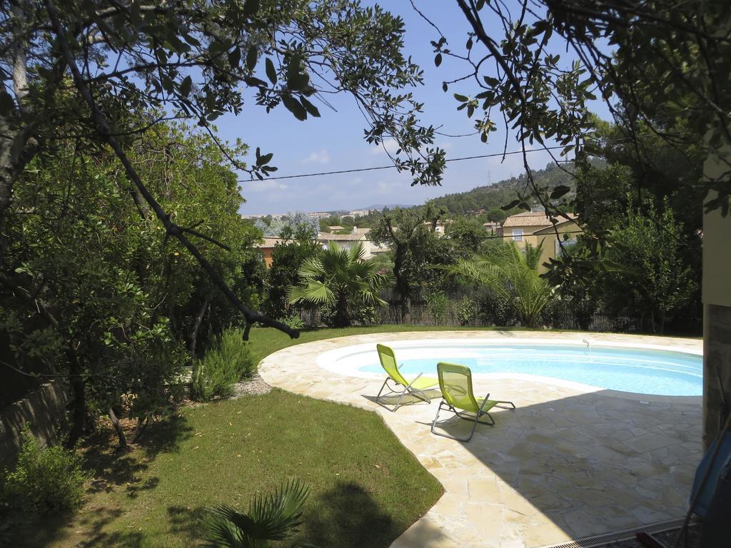 Appartement Dans Villa St Raphael Saint-Raphaël Δωμάτιο φωτογραφία