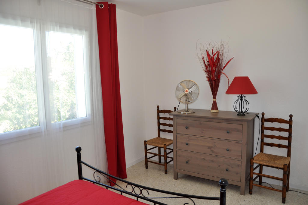 Appartement Dans Villa St Raphael Saint-Raphaël Δωμάτιο φωτογραφία